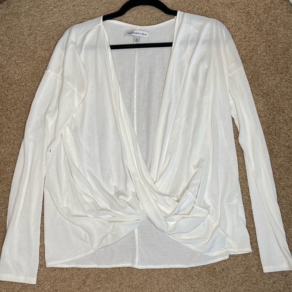 A&F WHITE SWOOP FRONT COZY LONGSLEEVE TOP SM